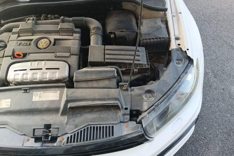 Used Volkswagen Scirocco 2011 1.4 TSI Comfort Edition Engine Bay Left