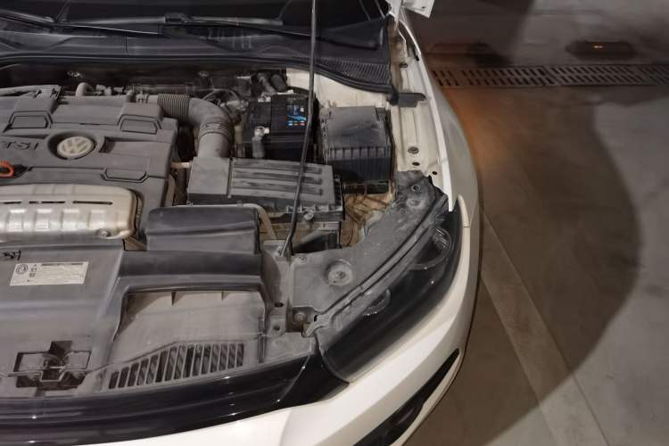 Used Volkswagen Scirocco 2011 1.4 TSI Comfort Edition Engine Bay Left
