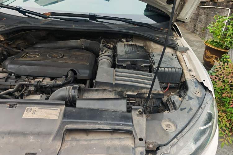 Used Volkswagen Scirocco 2011 2.0 TSI Luxury Edition Engine Bay Left
