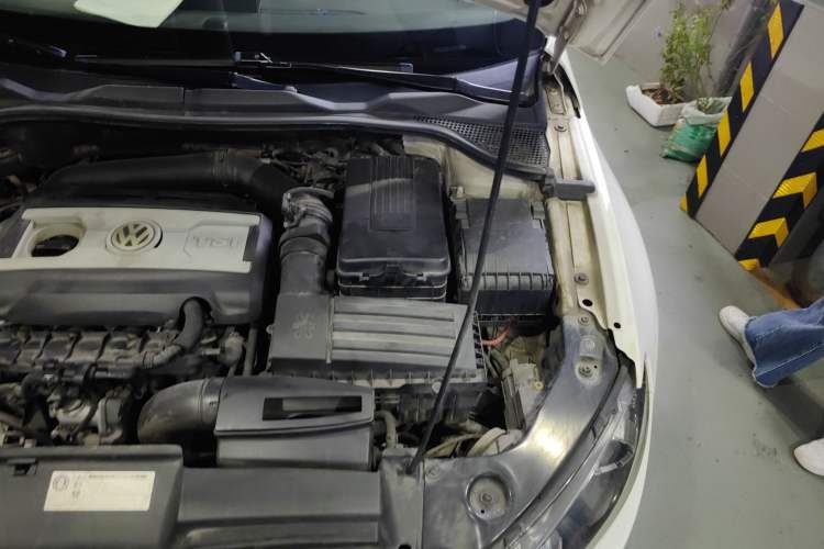 Used Volkswagen Scirocco 2011 2.0 TSI R-Line Engine Bay Left