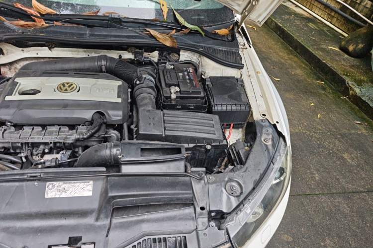 Used Volkswagen Scirocco 2011 2.0 TSI Luxury Edition Engine Bay Left