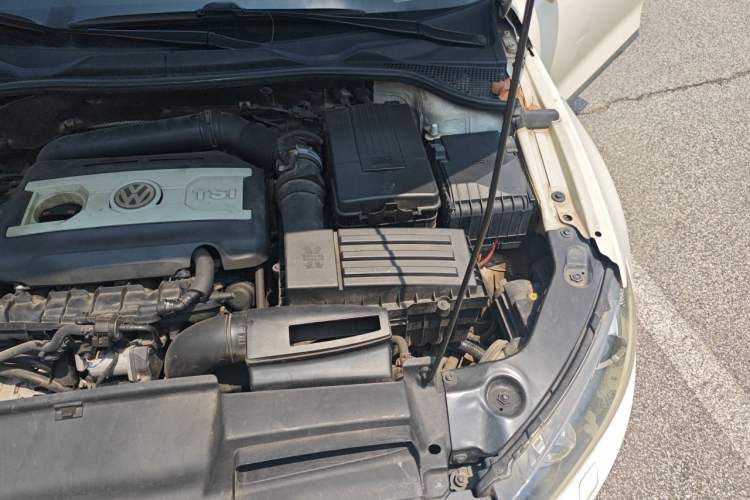 Used Volkswagen Scirocco 2011 2.0 TSI Luxury Edition Engine Bay Left