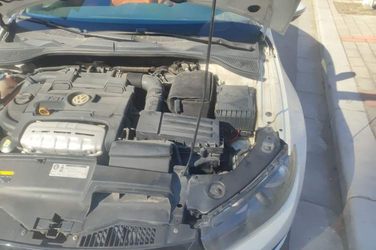 Used Volkswagen Scirocco 2011 1.4 TSI Comfort Edition Engine Bay Left