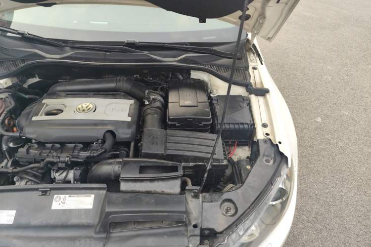 Used Volkswagen Scirocco 2011 2.0 TSI R-Line Engine Bay Left