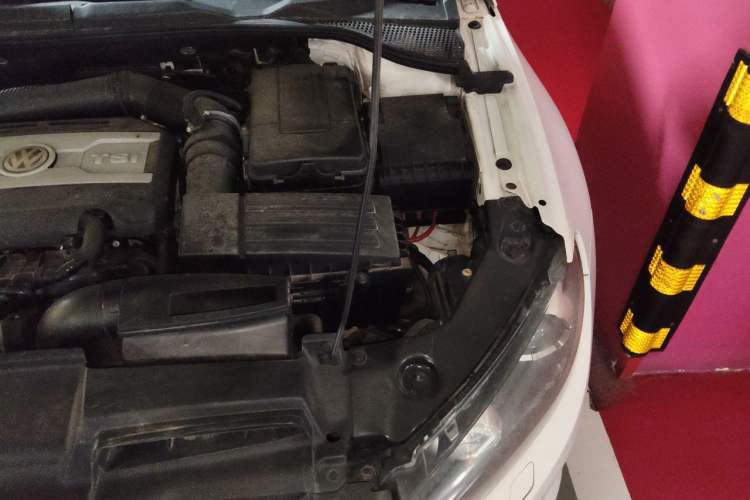 Used Volkswagen Scirocco 2011 2.0 TSI R-Line Engine Bay Left