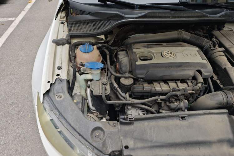 Used Volkswagen Scirocco 2011 2.0 TSI Luxury Edition Engine Bay Right