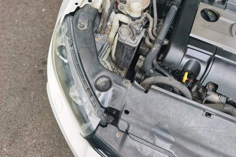 Used Volkswagen Scirocco 2011 R 2.0TSI Engine Bay Right