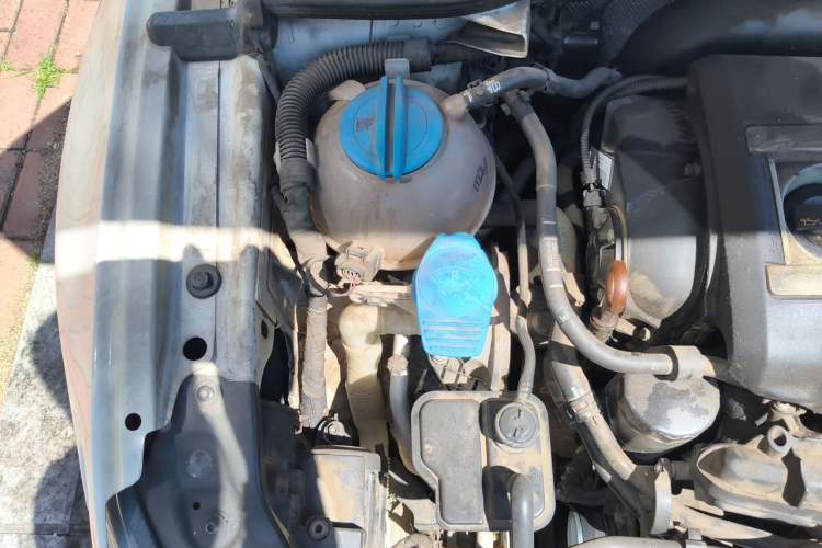Used Volkswagen Scirocco 2011 2.0 TSI Luxury Edition Engine Bay Right