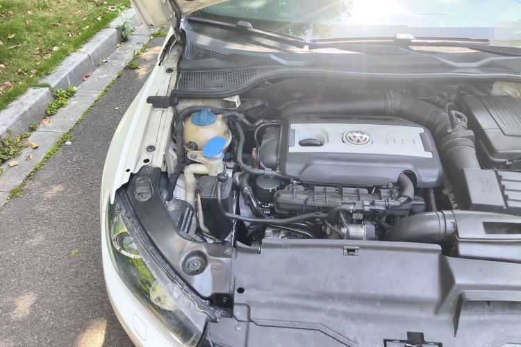 Used Volkswagen Scirocco 2011 2.0 TSI Luxury Edition Engine Bay Right