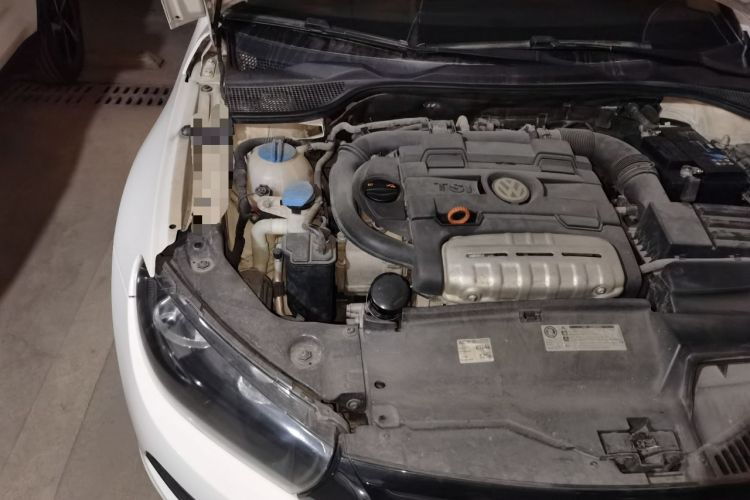 Used Volkswagen Scirocco 2011 1.4 TSI Comfort Edition Engine Bay Right