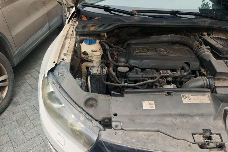 Used Volkswagen Scirocco 2011 2.0 TSI Luxury Edition Engine Bay Right