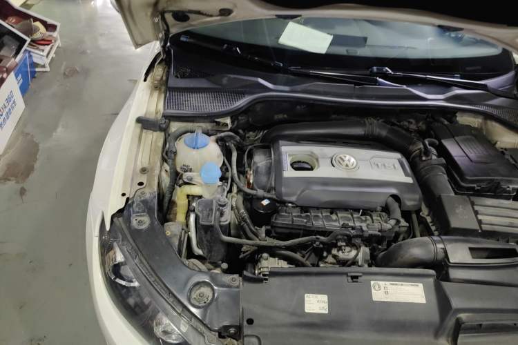 Used Volkswagen Scirocco 2011 2.0 TSI R-Line Engine Bay Right