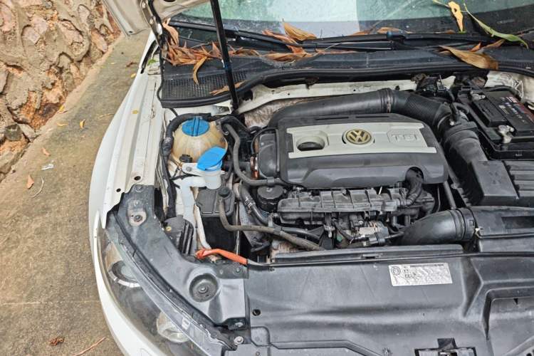 Used Volkswagen Scirocco 2011 2.0 TSI Luxury Edition Engine Bay Right