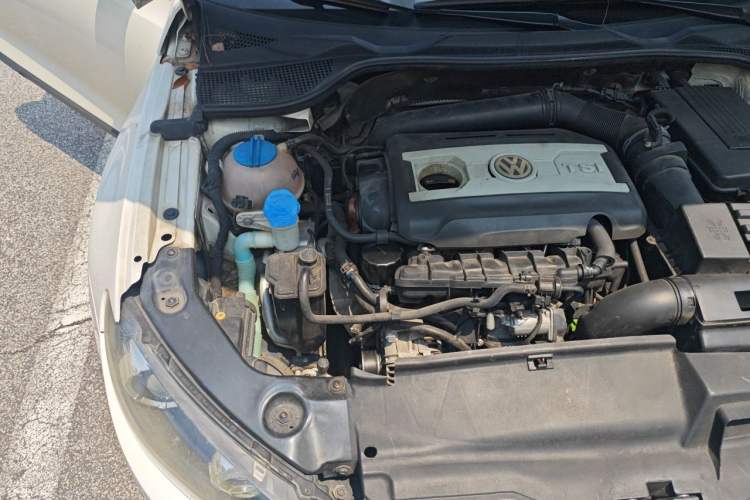 Used Volkswagen Scirocco 2011 2.0 TSI Luxury Edition Engine Bay Right