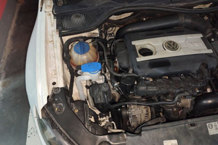 Used Volkswagen Scirocco 2011 2.0 TSI Luxury Edition Engine Bay Right
