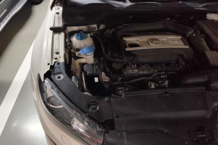 Used Volkswagen Scirocco 2011 2.0 TSI R-Line Engine Bay Right