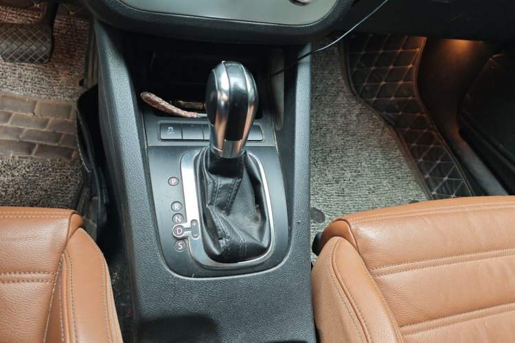 Used Volkswagen Scirocco 2011 2.0 TSI Luxury Edition Gear Lever