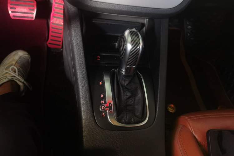 Used Volkswagen Scirocco 2011 2.0 TSI Luxury Edition Gear Lever