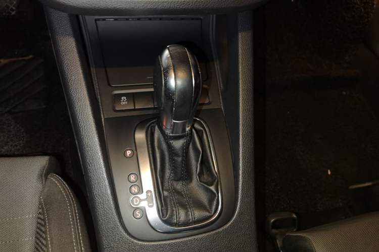 Used Volkswagen Scirocco 2011 1.4 TSI Comfort Edition Gear Lever