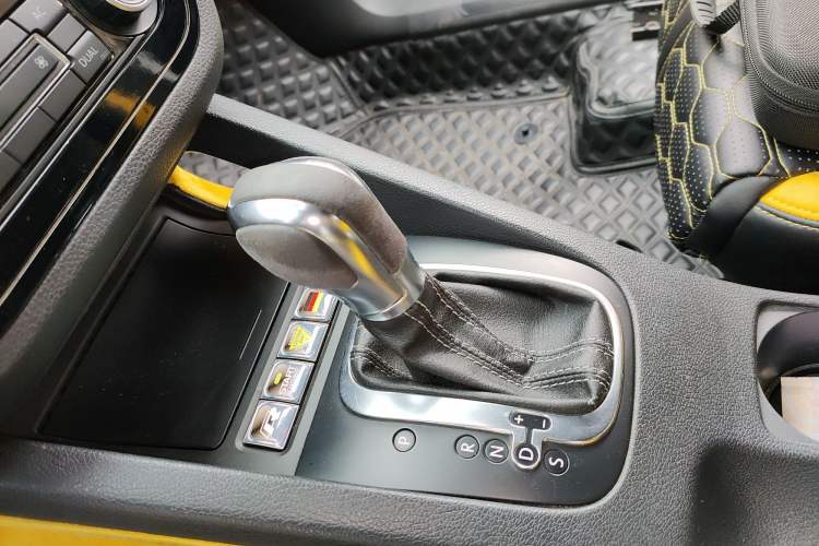 Used Volkswagen Scirocco 2011 R 2.0TSI Gear Lever