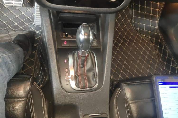Used Volkswagen Scirocco 2011 R 2.0TSI Gear Lever