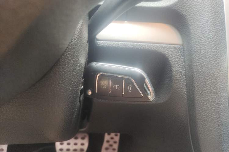 Used Volkswagen Scirocco 2011 1.4 TSI Single-Turbo Fashion Edition Interior 1
