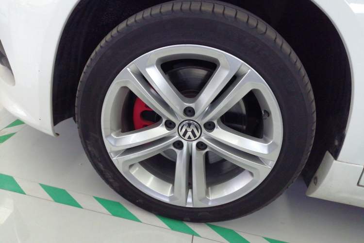 Used Volkswagen Scirocco 2011 2.0 TSI Luxury Edition Left Front Wheel Hub