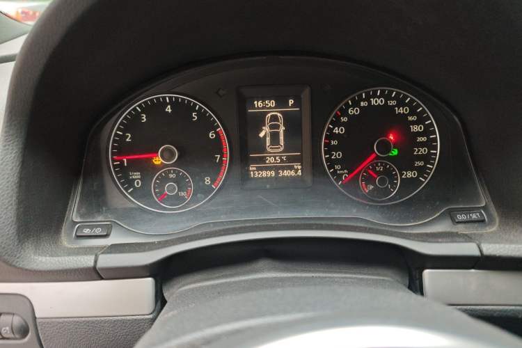 Used Volkswagen Scirocco 2011 2.0 TSI Luxury Edition Odometer Close Up