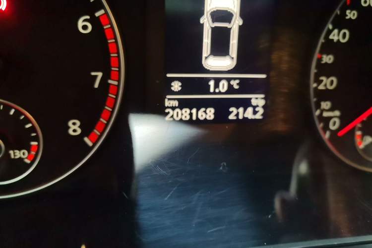 Used Volkswagen Scirocco 2011 2.0 TSI Luxury Edition Odometer Close Up