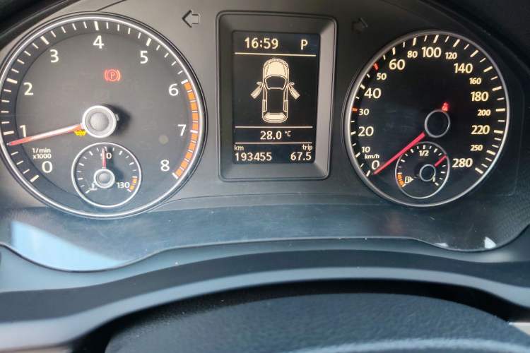 Used Volkswagen Scirocco 2011 2.0 TSI Luxury Edition Odometer Close Up