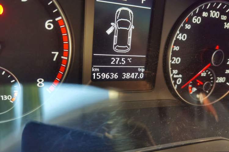 Used Volkswagen Scirocco 2011 1.4 TSI Comfort Edition Odometer Close Up