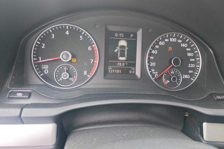 Used Volkswagen Scirocco 2011 2.0 TSI Luxury Edition Odometer Close Up