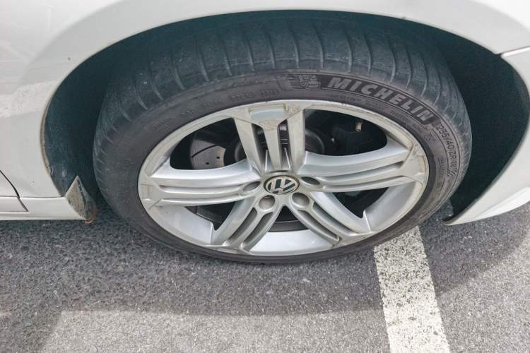 Used Volkswagen Scirocco 2011 R 2.0TSI Right Front Wheel Hub