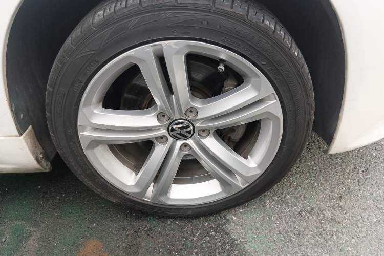 Used Volkswagen Scirocco 2011 2.0 TSI Luxury Edition Right Front Wheel Hub
