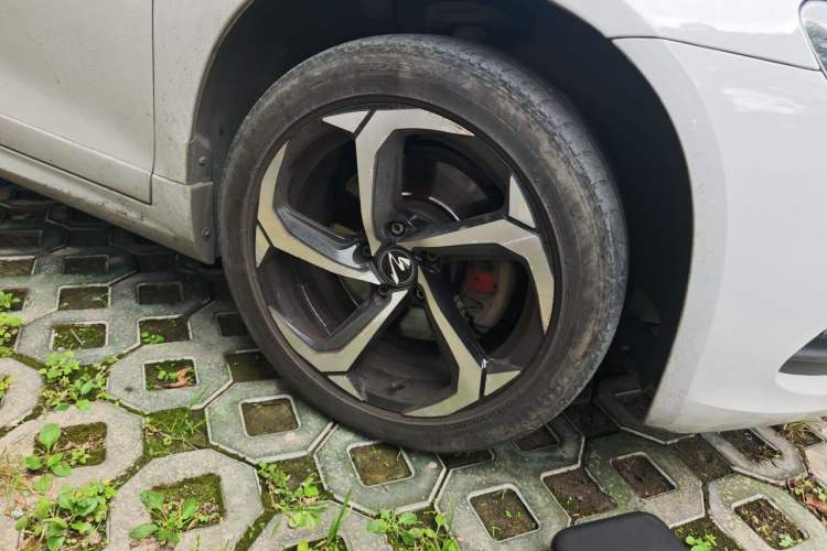 Used Volkswagen Scirocco 2011 2.0 TSI Luxury Edition Right Front Wheel Hub