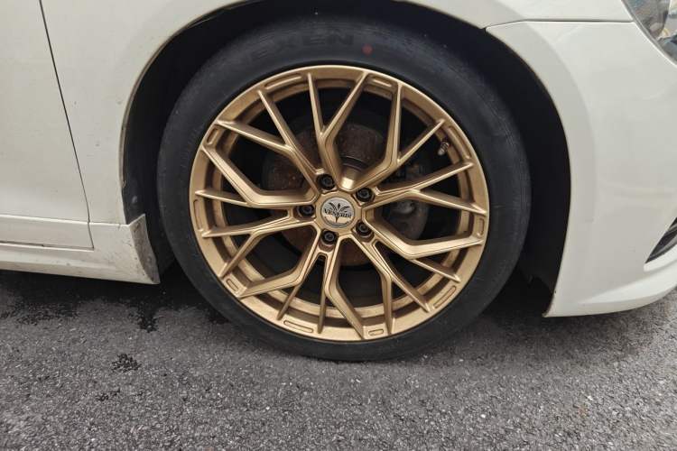 Used Volkswagen Scirocco 2011 1.4 TSI Single-Turbo Fashion Edition Right Front Wheel Hub