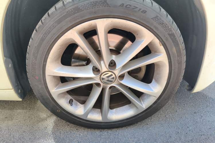 Used Volkswagen Scirocco 2011 2.0 TSI Luxury Edition Right Front Wheel Hub