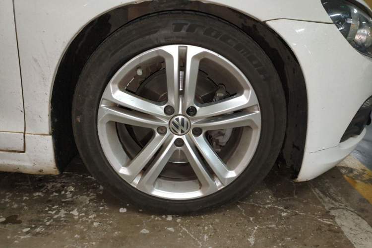 Used Volkswagen Scirocco 2011 2.0 TSI R-Line Right Front Wheel Hub