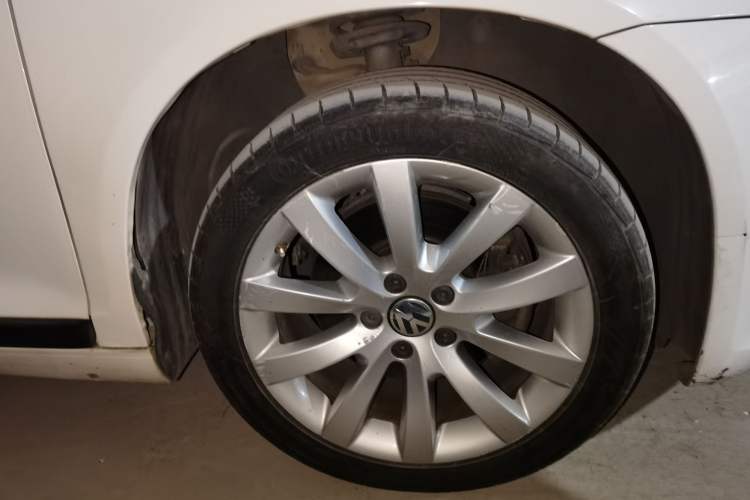 Used Volkswagen Scirocco 2011 1.4 TSI Comfort Edition Right Front Wheel Hub