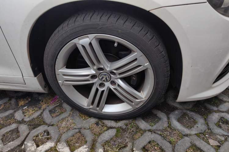 Used Volkswagen Scirocco 2011 R 2.0TSI Right Front Wheel Hub