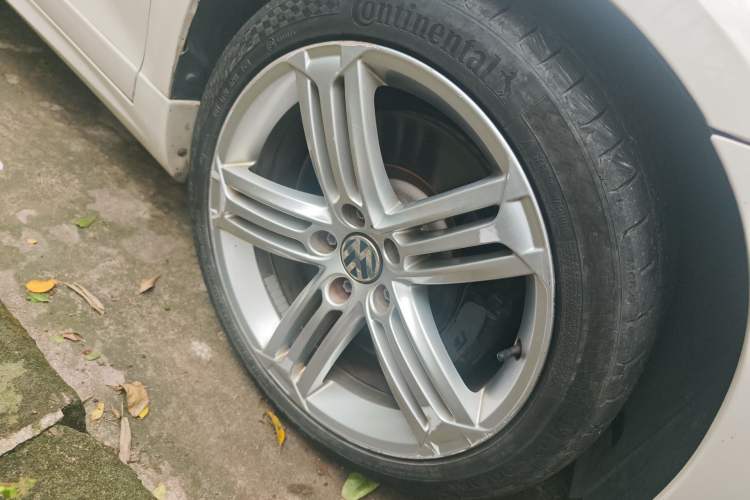 Used Volkswagen Scirocco 2011 R 2.0TSI Right Front Wheel Hub