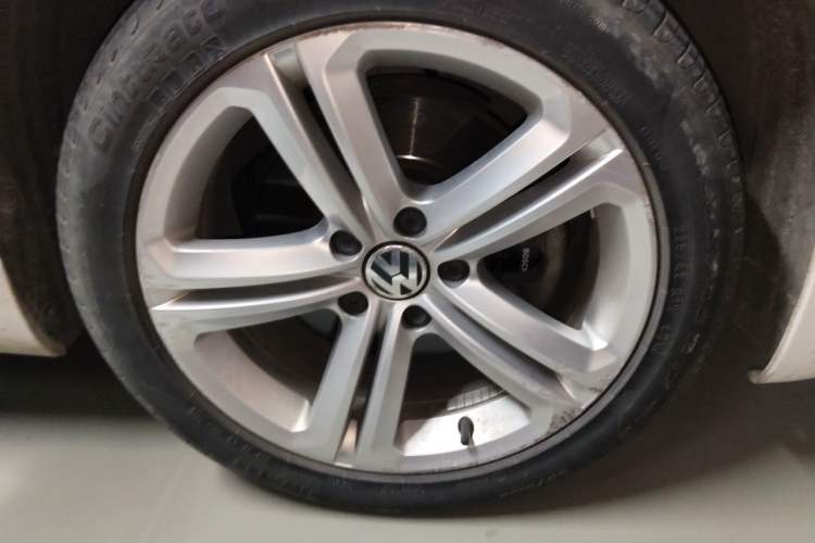 Used Volkswagen Scirocco 2011 2.0 TSI R-Line Right Front Wheel Hub