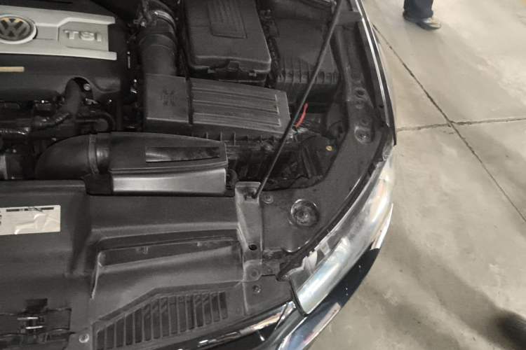 Used Volkswagen Scirocco 2013 2.0 TSI Million-Mile Edition Engine Bay Left