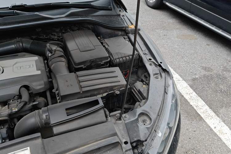 Used Volkswagen Scirocco 2013 2.0 TSI Million-Mile Edition Engine Bay Left