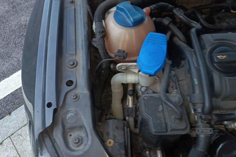 Used Volkswagen Scirocco 2013 1.4TSI GTS Engine Bay Right
