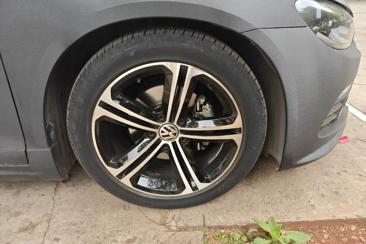 Used Volkswagen Scirocco 2013 1.4TSI GTS Right Front Wheel Hub