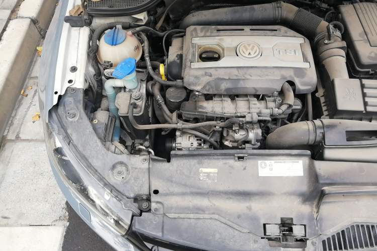Used Volkswagen Scirocco 2013 2.0 TSI Million-Mile Edition Engine Bay Right