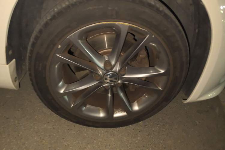 Used Volkswagen Scirocco 2013 2.0 TSI Million-Mile Edition Right Front Wheel Hub