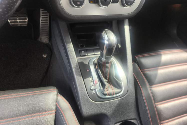 Used Volkswagen Scirocco 2013 2.0 TSI Million-Mile Edition Gear Lever