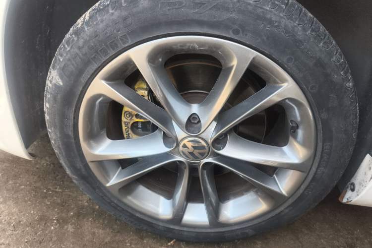 Used Volkswagen Scirocco 2013 2.0 TSI Million-Mile Edition Left Front Wheel Hub